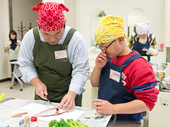 父子で鯛さばきに挑戦